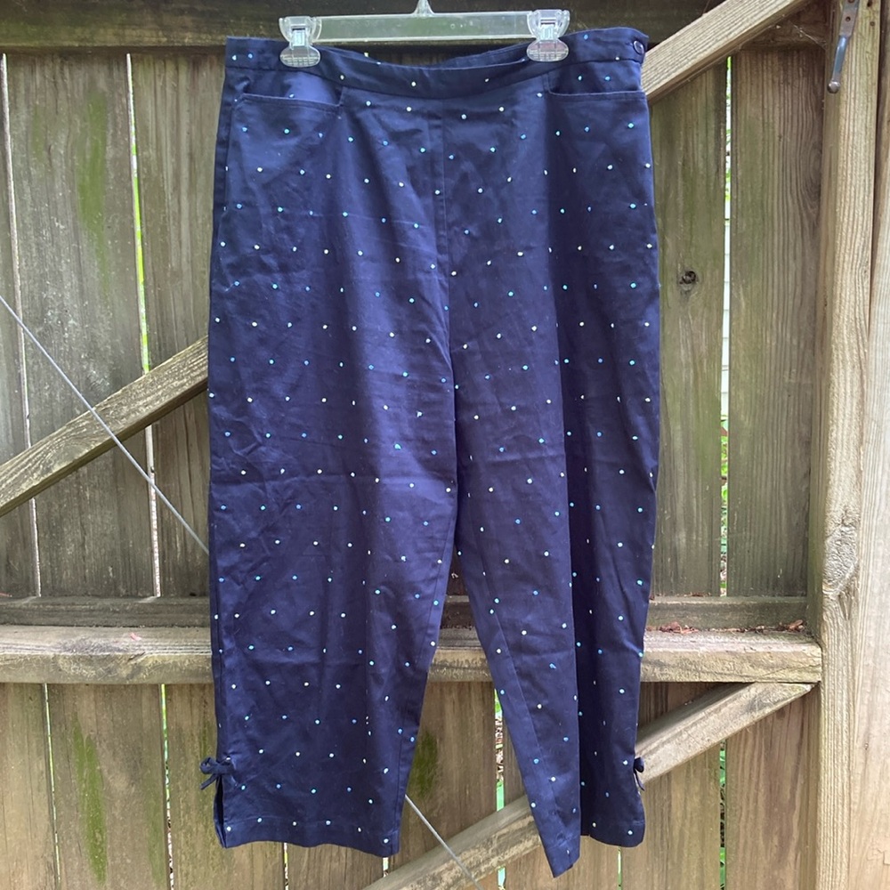 Dress Barn blue polka dot Capri pants